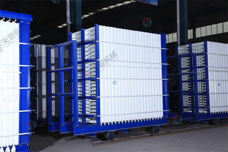 一次成型40塊板的復(fù)合墻板機(jī)，究竟有多好？